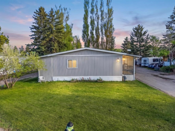#1 3223 83 Street, Calgary, Alberta, T3B 5M7
