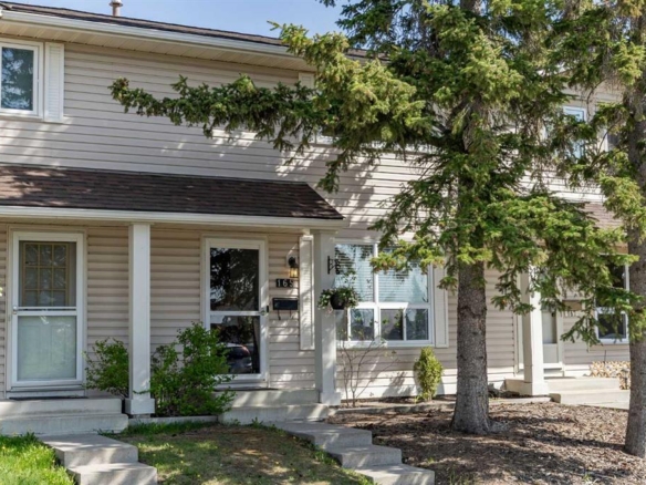 165 Woodmont Terrace SW, Calgary, Alberta, T2W 4Z4