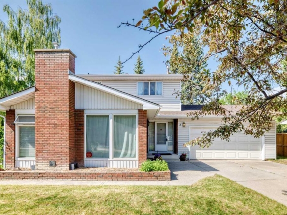 8 Varsdale Place NW, Calgary, Alberta, T3A 0G7