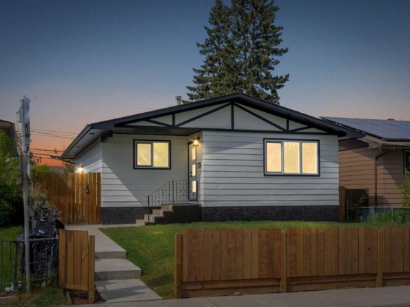 3640 Dover Ridge Drive SE, Calgary, Alberta, T2B 2B4