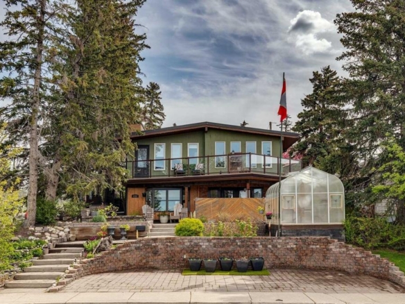 3232 15 Street NW, Calgary, Alberta, T2L 0R1