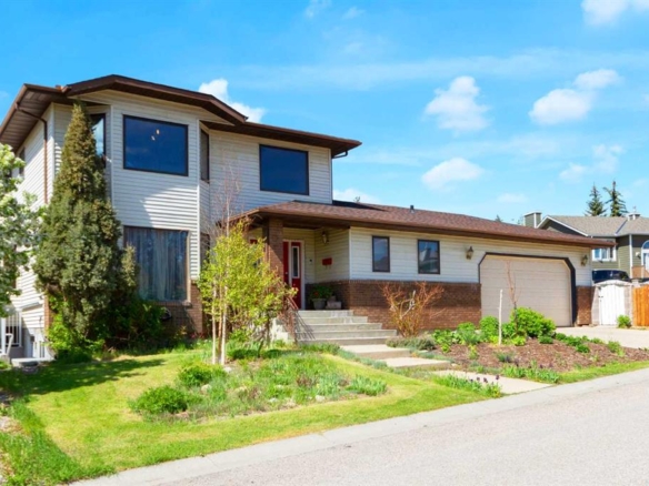 25 Deerfield Manor SE, Calgary, Alberta, T2J 6Z5