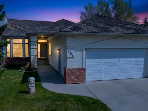 251 Hampshire Place NW, Calgary, Alberta, T3A 4Y7