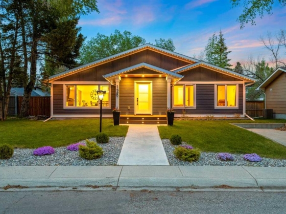 128 Lake Moraine Place SE, Calgary, Alberta, T2J 2Y7