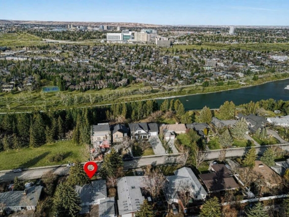 75 Wildwood Drive SW, Calgary, Alberta, T3C 3C6