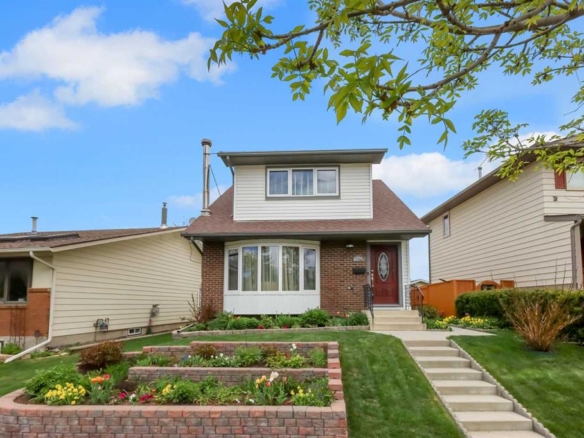 1296 Berkeley Drive NW, Calgary, Alberta, T3K 1S9