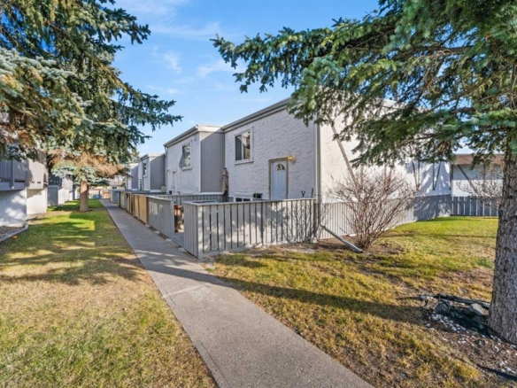 #1 455 Huntsville Crescent NW, Calgary, Alberta, T2K 4W3