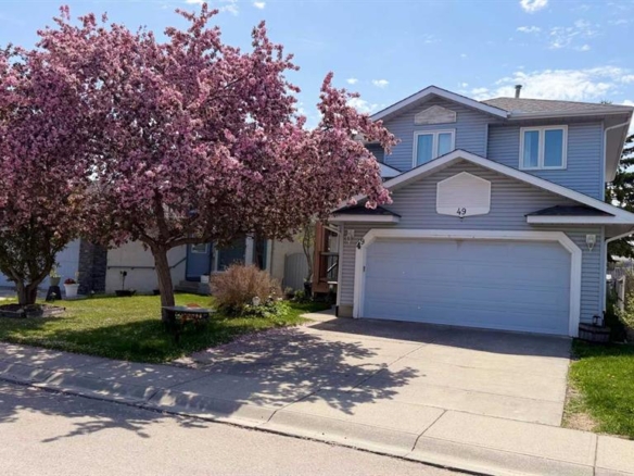 49 Applewood Court SE, Calgary, Alberta, T2A 7P7