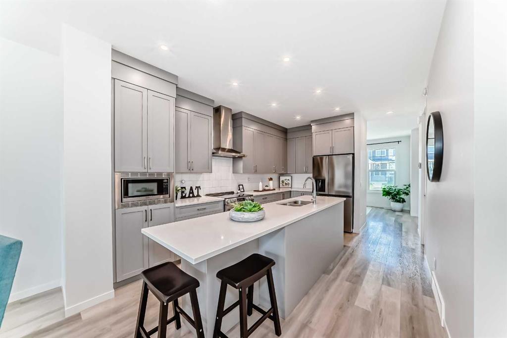 238 Aquila Drive NW, Calgary, Alberta, T3R 1Y6