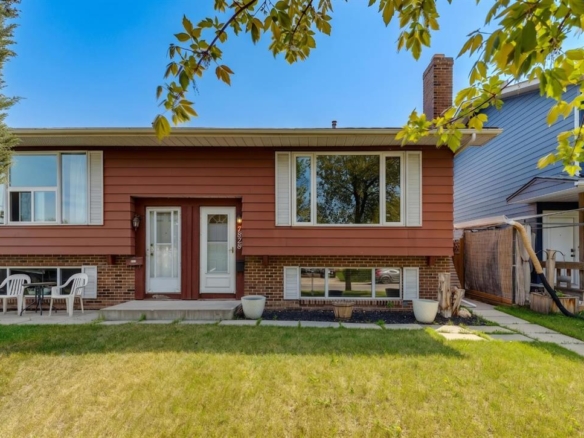 7828 20A Street SE, Calgary, Alberta, T2C 1Y5
