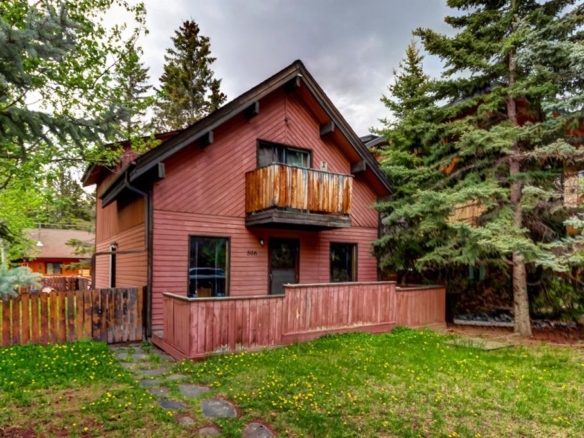 506 1st Street, Canmore, Alberta, T1W 2L1
