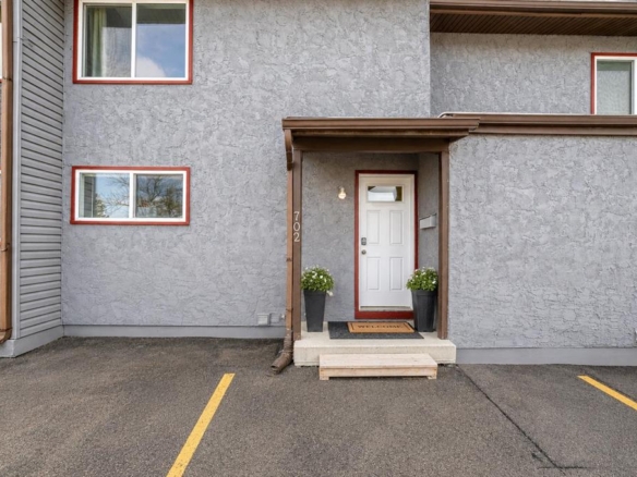 #702 9930 Bonaventure Drive SE, Calgary, Alberta, T2J 4L4