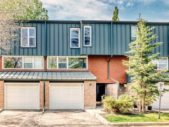 9 Brae Glen Court SW, Calgary, Alberta, T2W 1B6