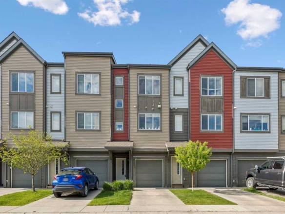 213 Copperpond Villas SE, Calgary, Alberta, T2Z 5B9