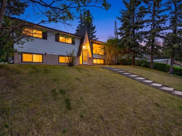 7539 Hunterview Drive NW, Calgary, Alberta, T2K4P7