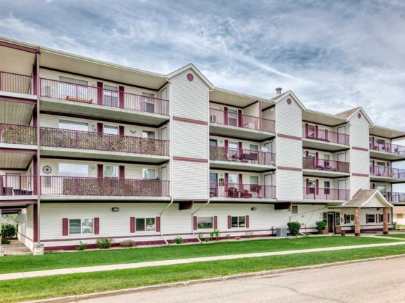 #201 5133 49 Street, Olds, Alberta, T4H 0C7