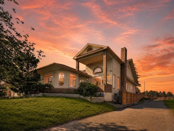 876 Shawnee Drive SW, Calgary, Alberta, T2Y 1X3