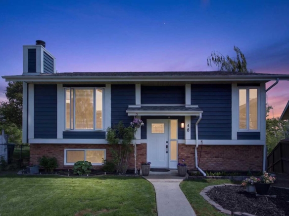 48 Shawcliffe Place, Calgary, Alberta, T2Y 1H5