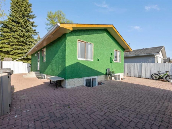 3050 30A Street SE, Calgary, Alberta, T2B 0S7