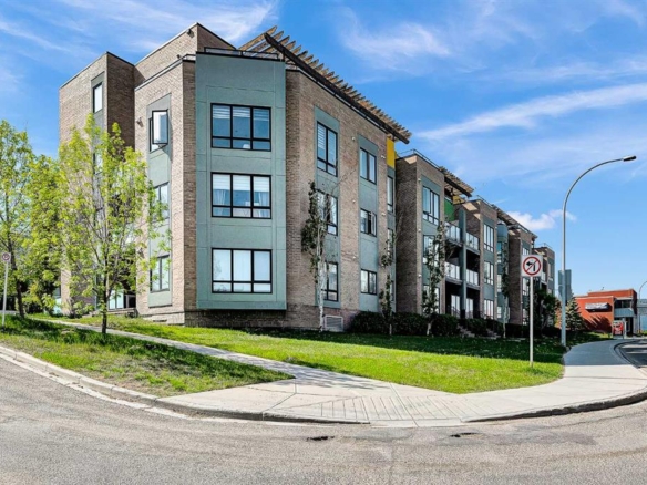 #107 611 Edmonton Trail NE, Calgary, Alberta, T2E3J3