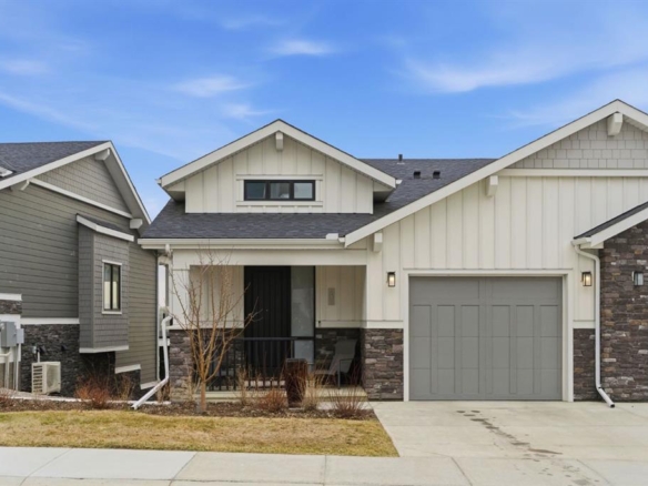 408 Crestridge Common SW, Calgary, Alberta, T3B 6J5