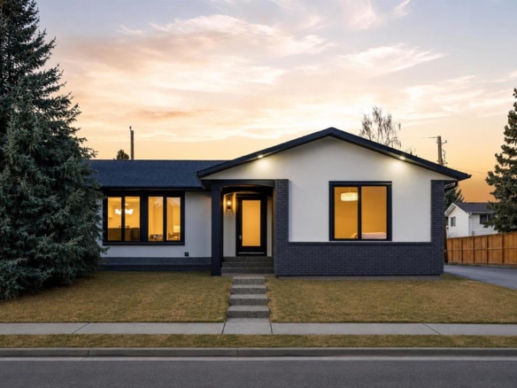 4904 Valiant Drive NW, Calgary, Alberta, T3A 1X2