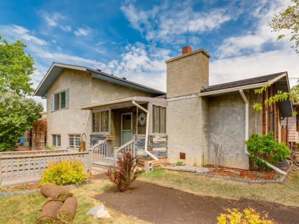 3 Berwick Close NW, Calgary, Alberta, T3K1C3