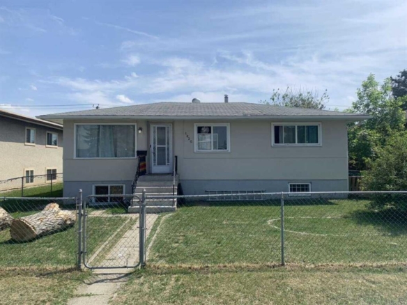 1820 41 Street SE, Calgary, Alberta, T2B 1C3