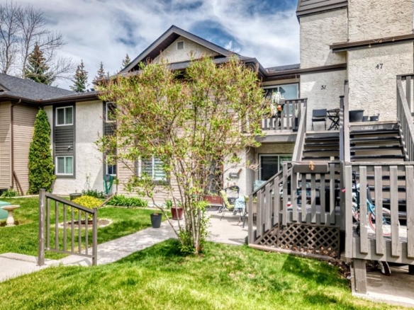 51 Cedar Springs Gardens SW, Calgary, Alberta, T2W 5J9