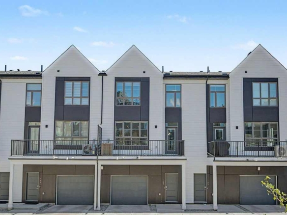 142 Sovereign Common SW, Calgary, Alberta, T3C 3Y3